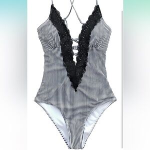 CUPSHE Striped One Piece Swim Suit (size large)
